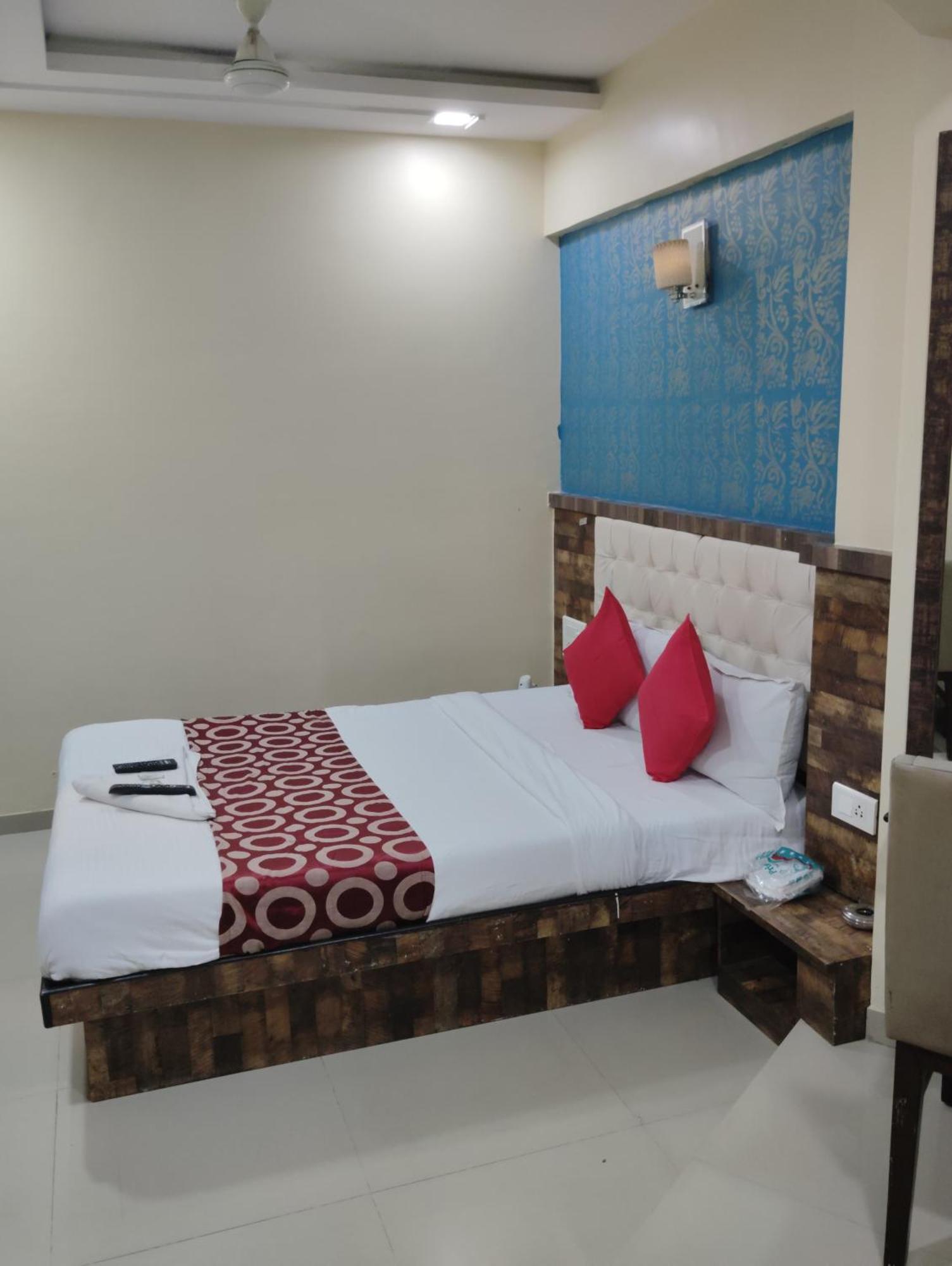 Hotel Golden Park Near Nesco Mumbai Exterior foto