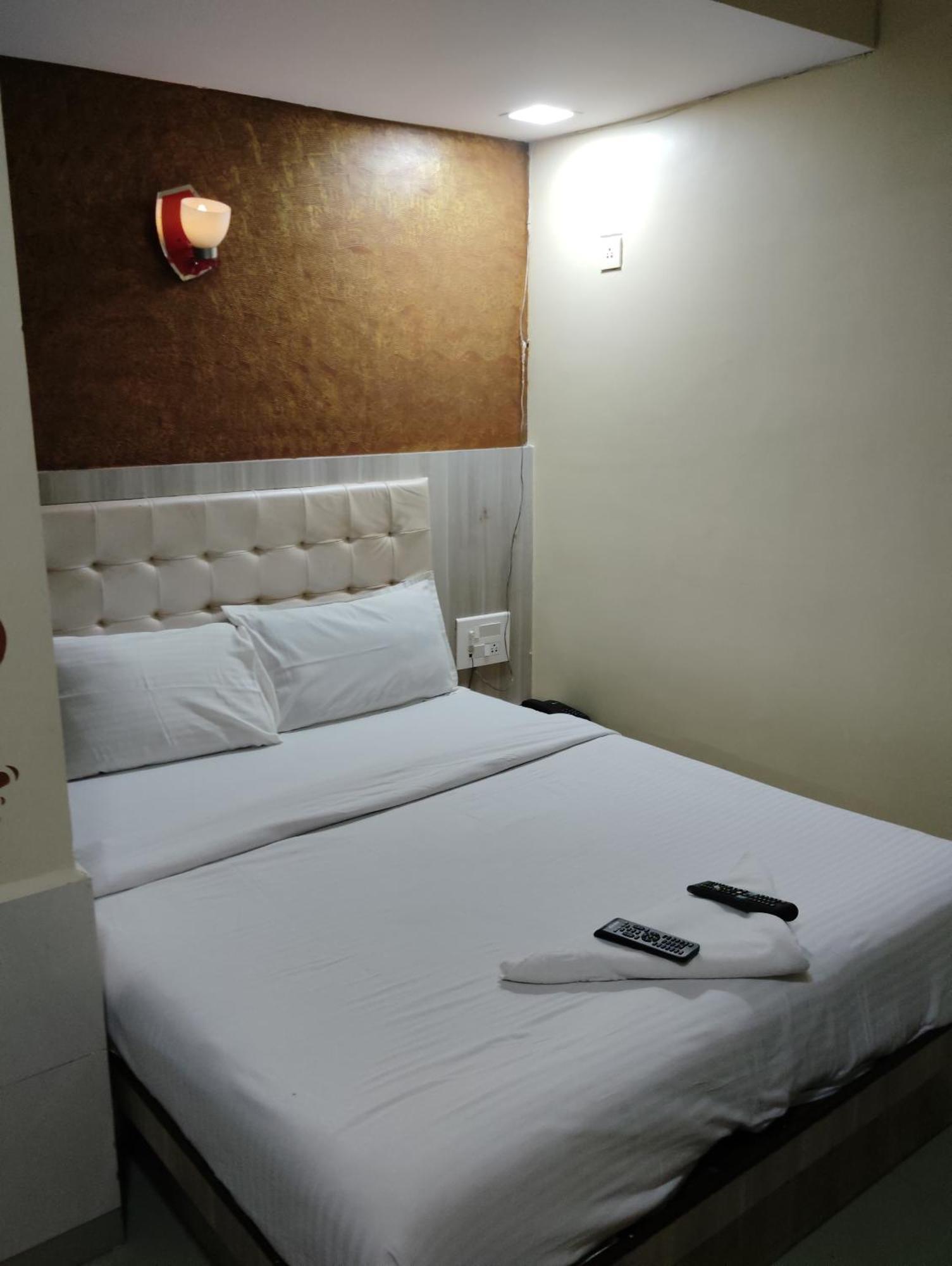Hotel Golden Park Near Nesco Mumbai Exterior foto
