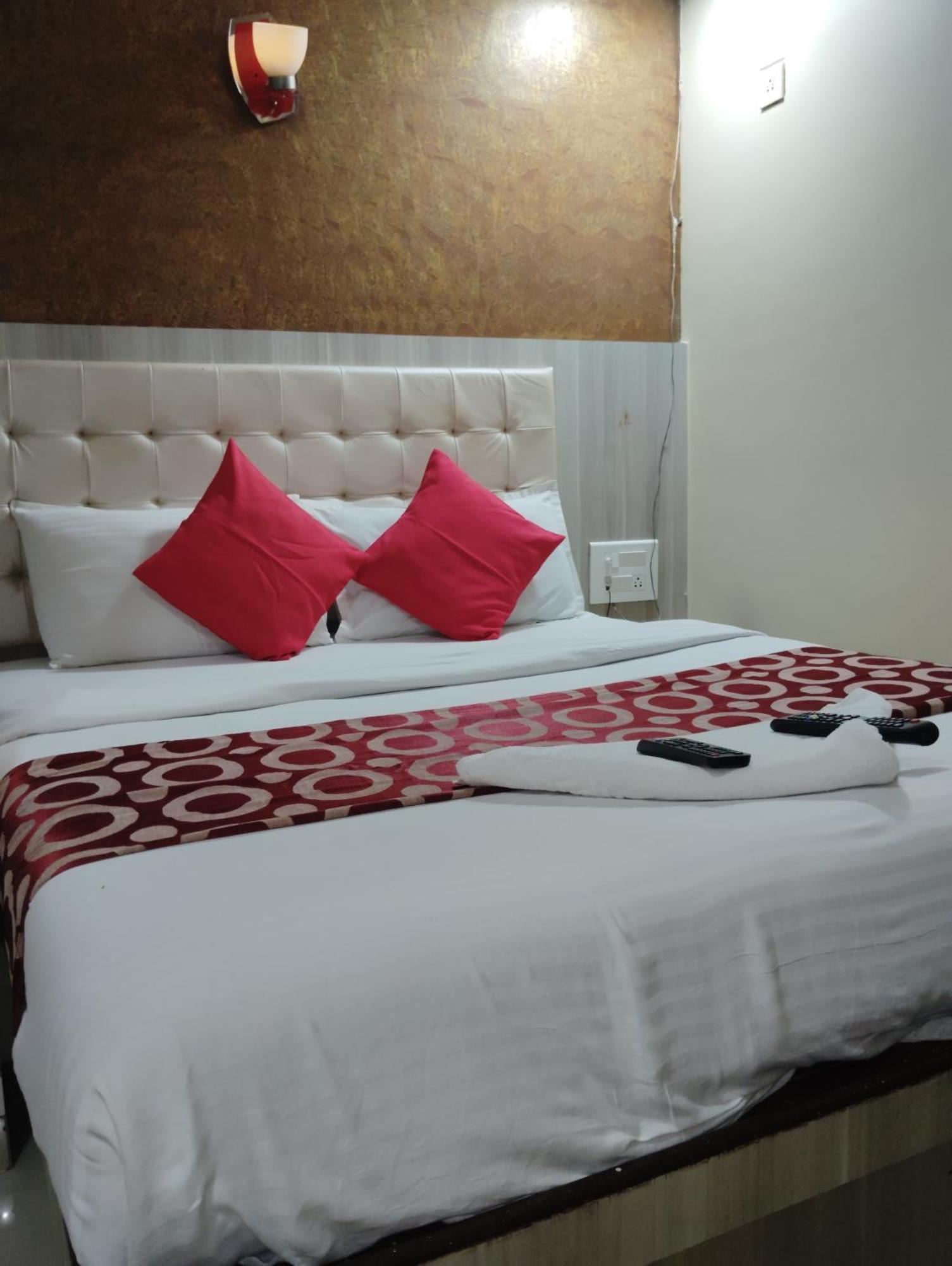 Hotel Golden Park Near Nesco Mumbai Exterior foto