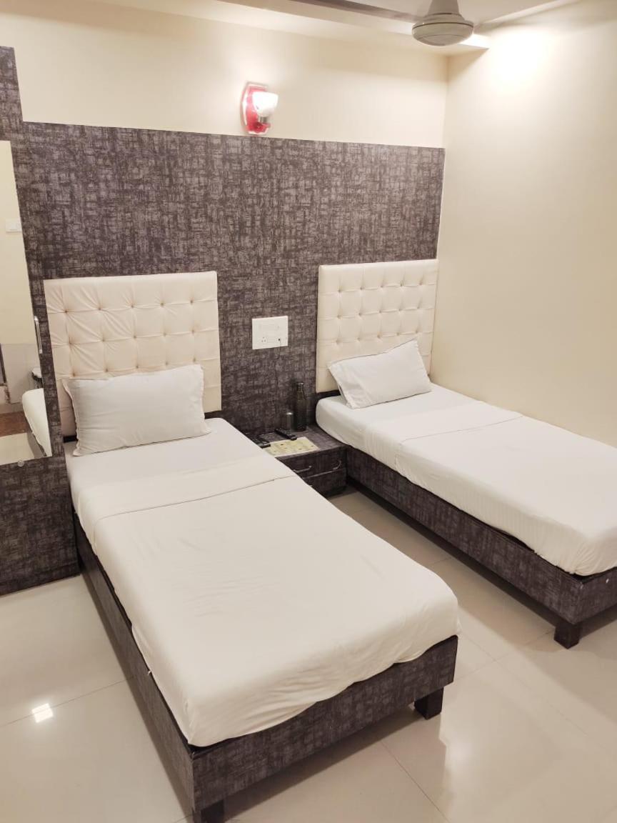 Hotel Golden Park Near Nesco Mumbai Exterior foto