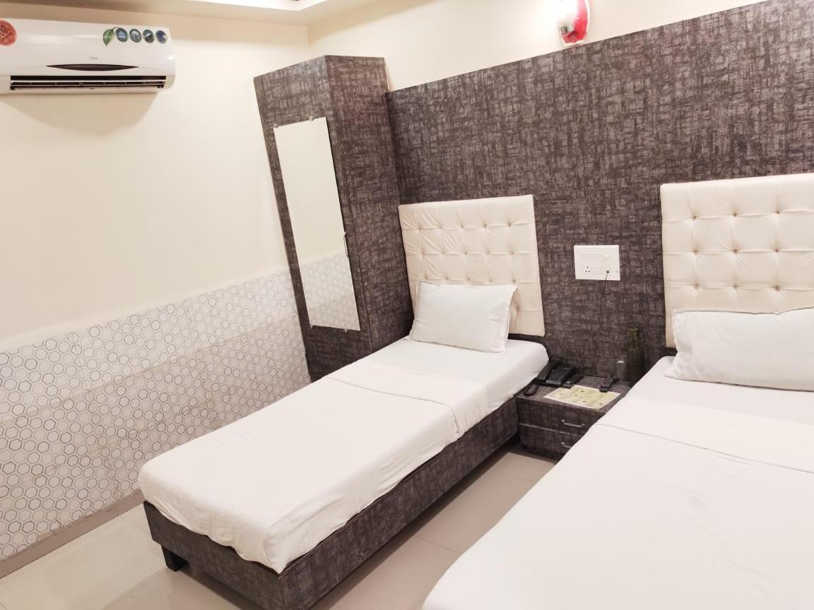 Hotel Golden Park Near Nesco Mumbai Exterior foto